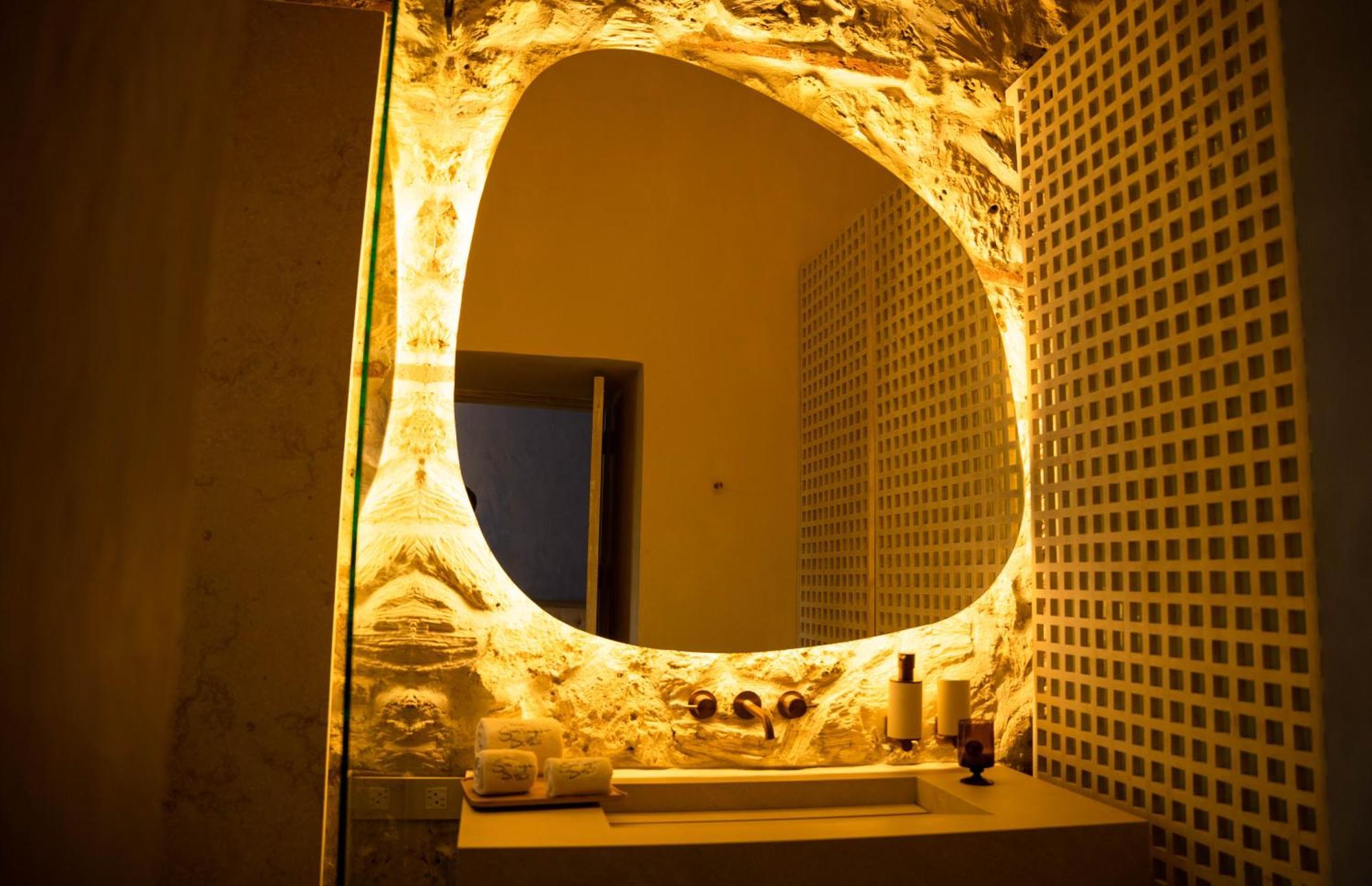 Casa Santiago Botero Lux By Seratta * Cartagena