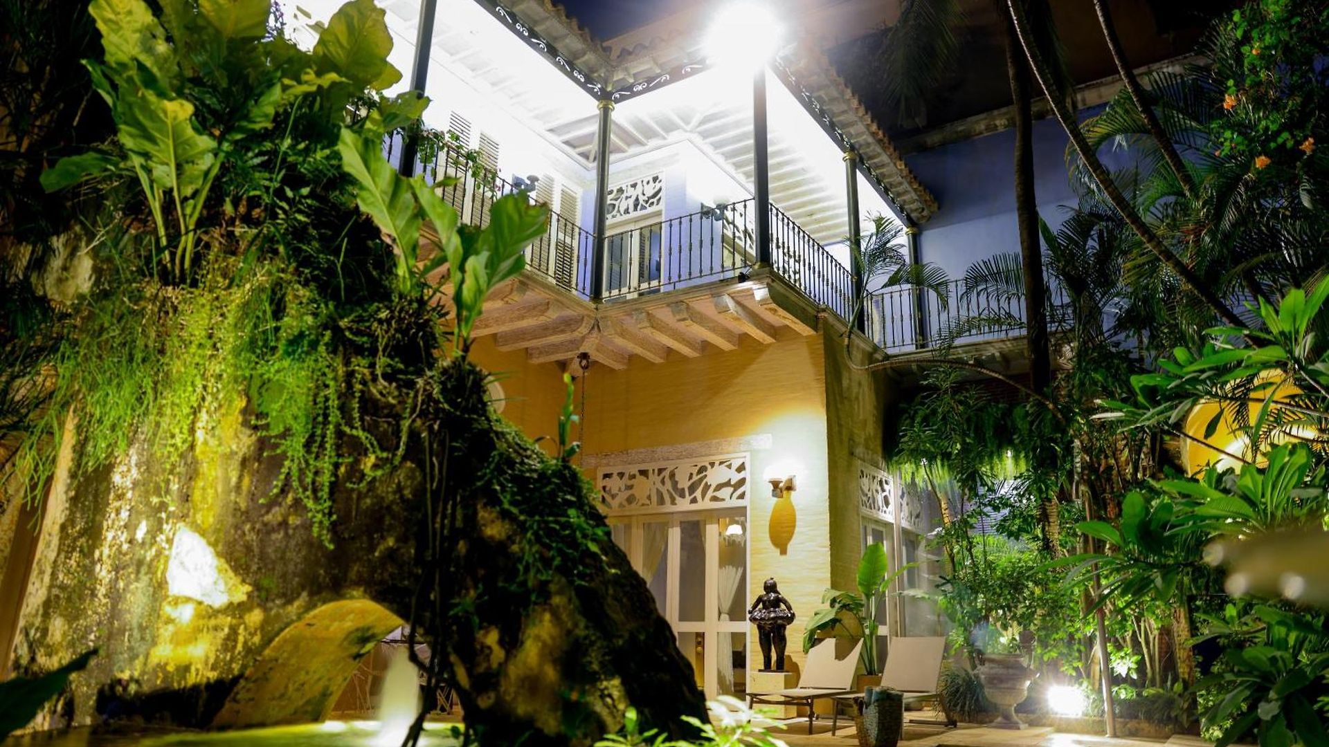 Casa Santiago Botero Lux By Seratta * Cartagena